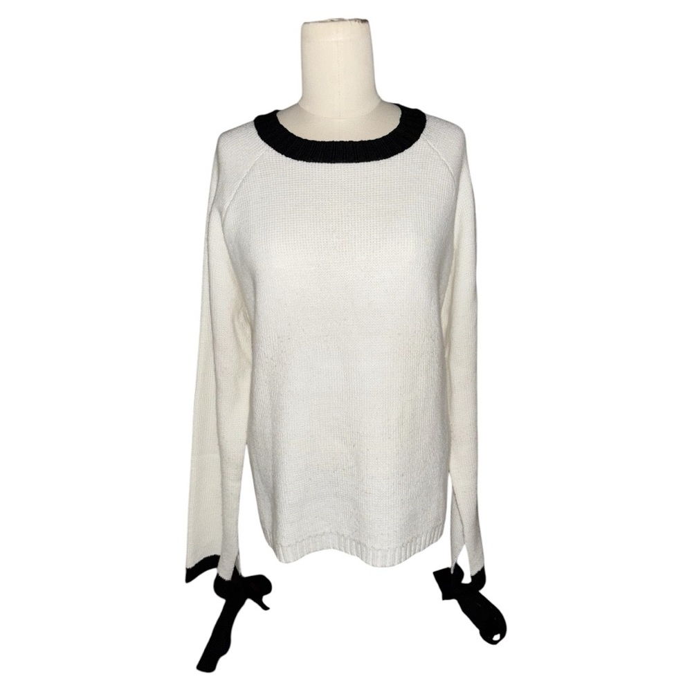 After Market White with Black Collar and Bow Tie Long Sleeves Sweater